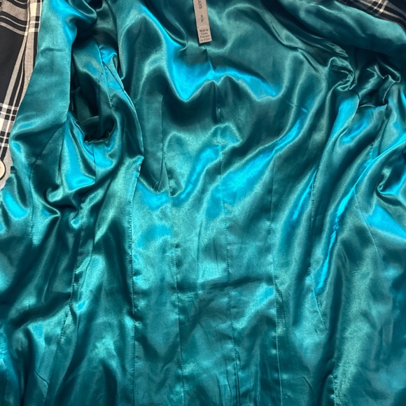 Black and White Trench Coat - Picture 6 of 8